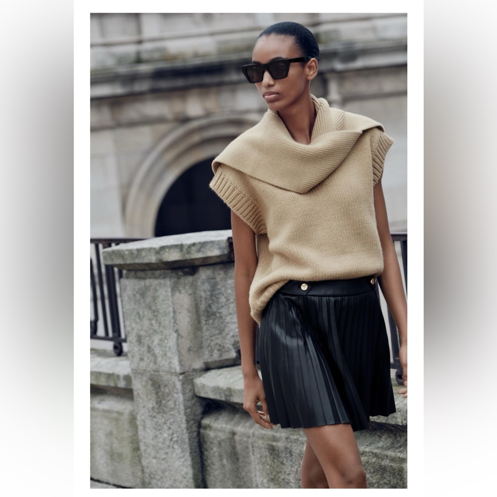 ZARA | faux leather box pleat short skirt | XS